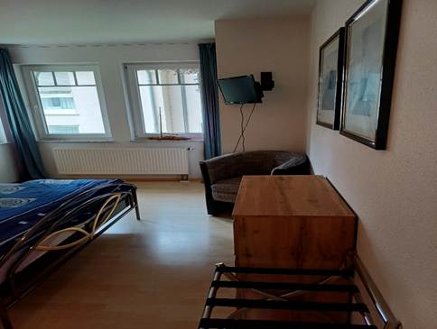 Ein Bild, das Im Haus, Wand, Decke, Inneneinrichtung enthält.