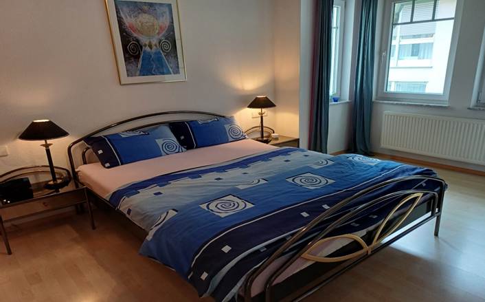 Ein Bild, das Im Haus, Wand, Decke, Inneneinrichtung enthält.