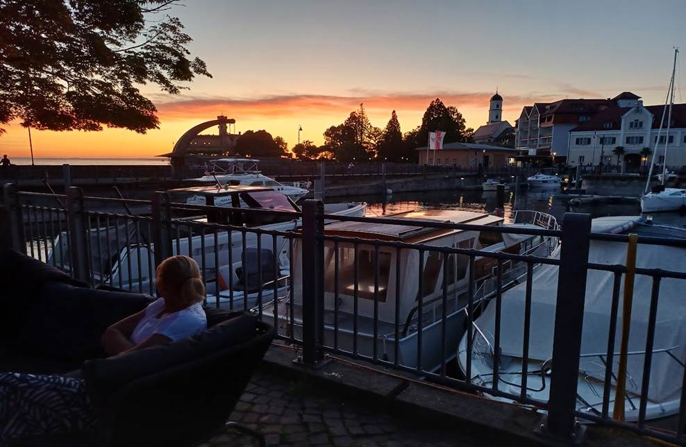 Ein Bild, das draußen, Himmel, Baum, Haus enthält.
KI-generierte Inhalte können fehlerhaft sein.