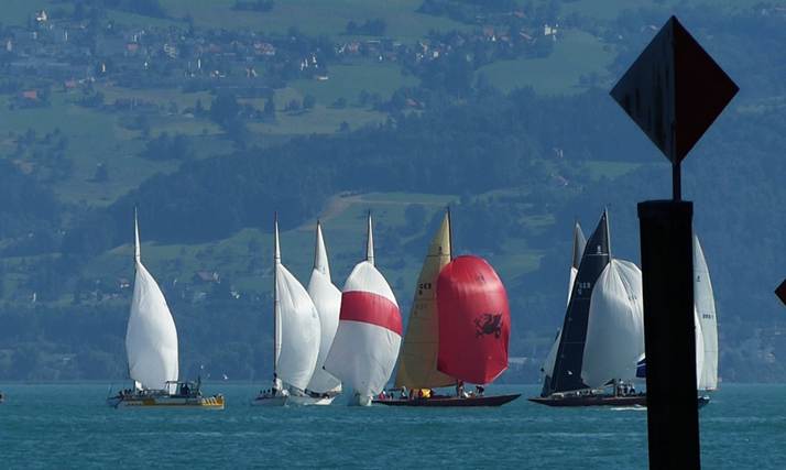 Ein Bild, das drauen, Segelboot, Transport, Wasserfahrzeug enthlt.

Automatisch generierte Beschreibung